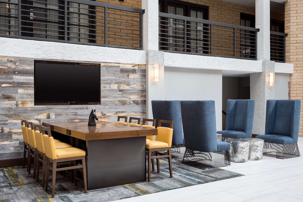 Embassy Suites by Hilton Austin Central - photo 4