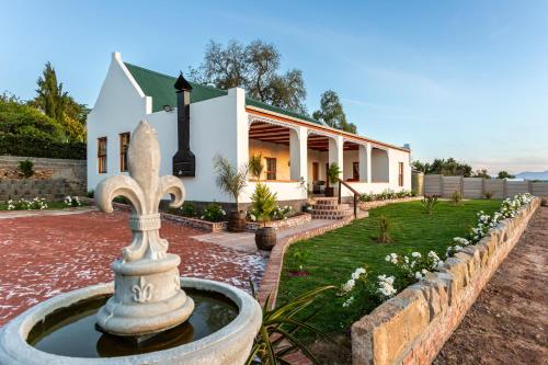 Ravenscliff White House — 4-Star Luxury Hotel in Oudtshoorn, South Africa
