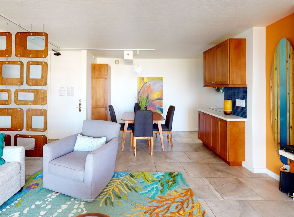 Artsy 32nd Floor Condo with Modern Furnishings & Gorgeous Ocean Views by Koko Resort Vacation Rentals - photo 29