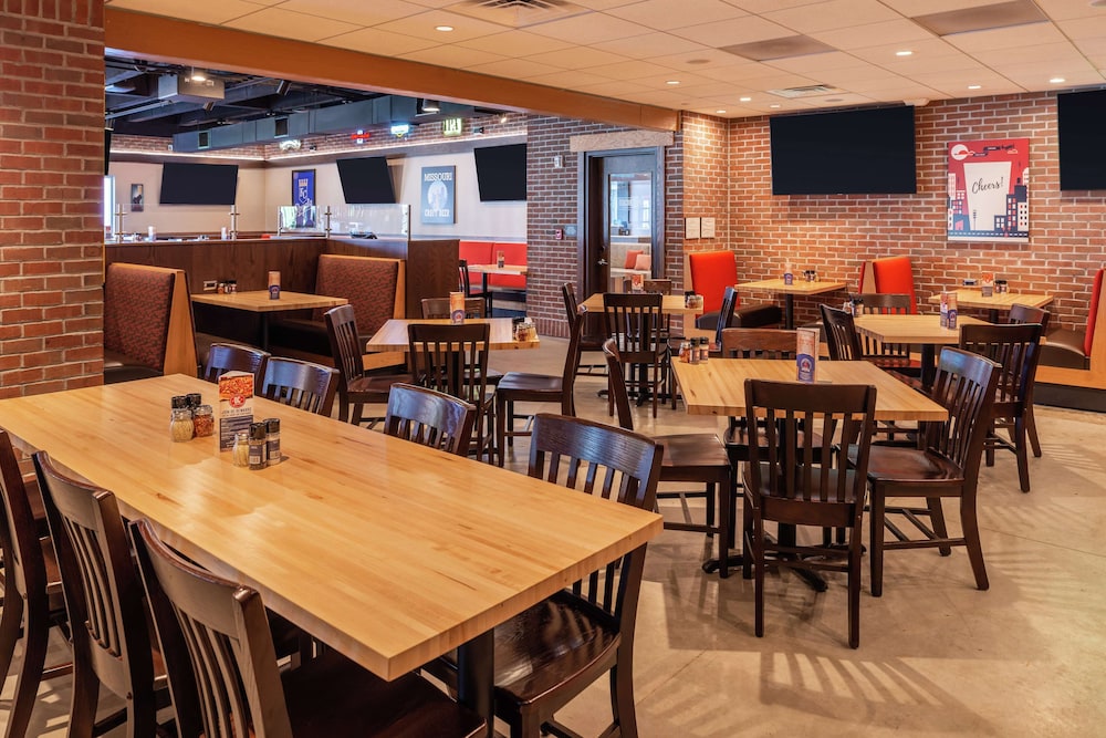 Hilton Garden Inn Kansas City Airport - photo 39