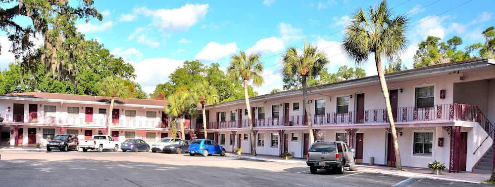 Carriage Inn Motel - photo 12