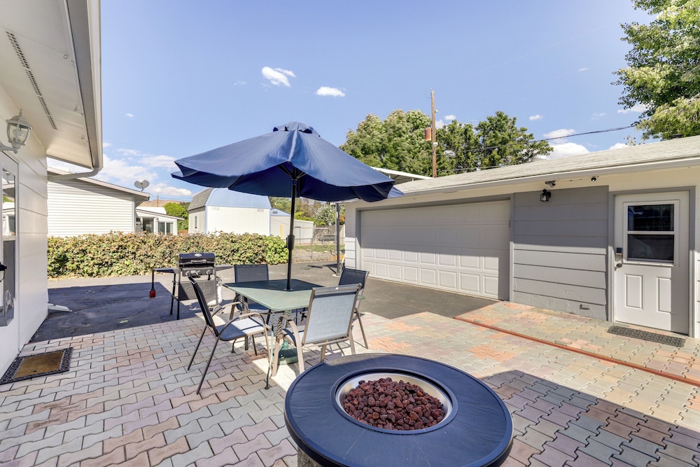 Hot Tub and Fire Pit Serene Clifton Retreat — hotel in Clifton