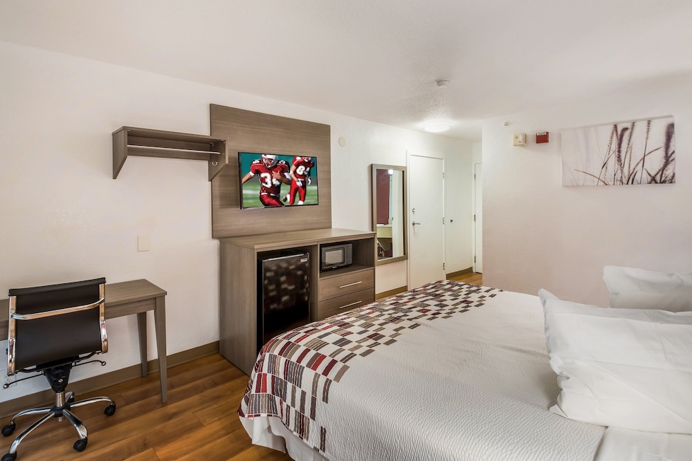 Red Roof Inn Rochester Airport - photo 15