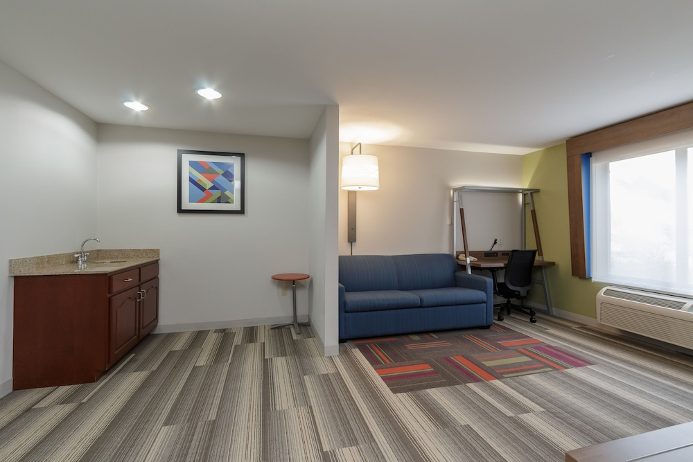 Holiday Inn Express Hotel & Suites South Bend by IHG - photo 21