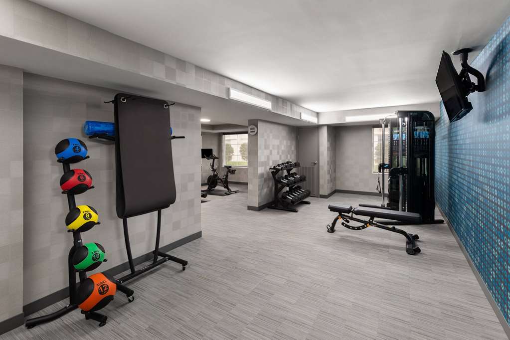La Quinta Inn & Suites by Wyndham Knoxville Papermill - photo 19