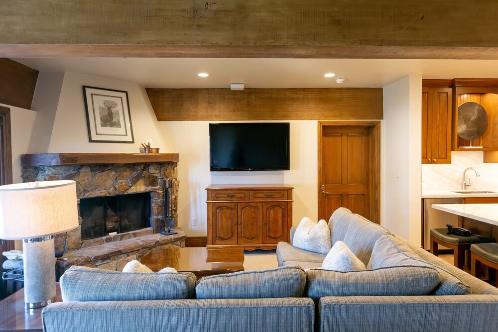 Luxury Four Bedroom Suite with Three Hot Tubs 4 Apartment Hotel by RedAwning - photo 14