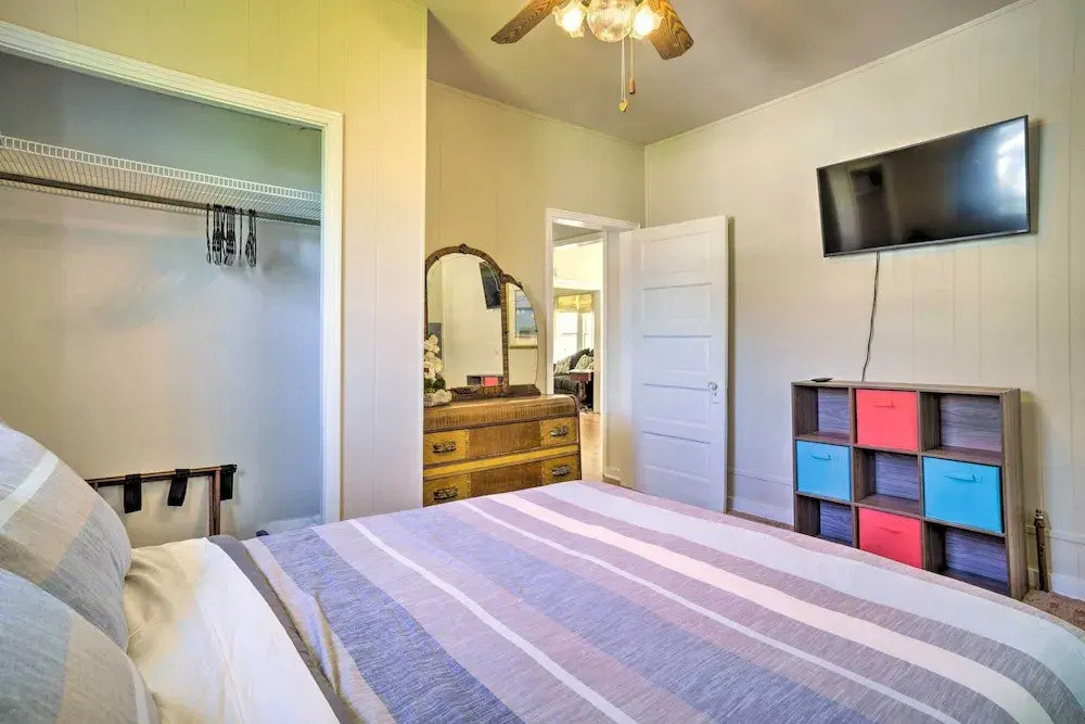 Cozy Corinth Escape Half Mi To Shop Dine — Corinth