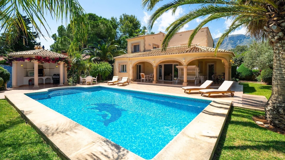3 bed Villa Las Rotas — 4-Star Luxury Hotel in Denia, Spain
