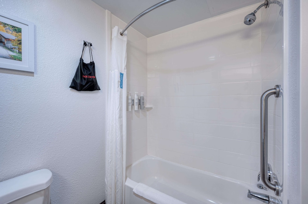 Hampton Inn Washington Court House - photo 21