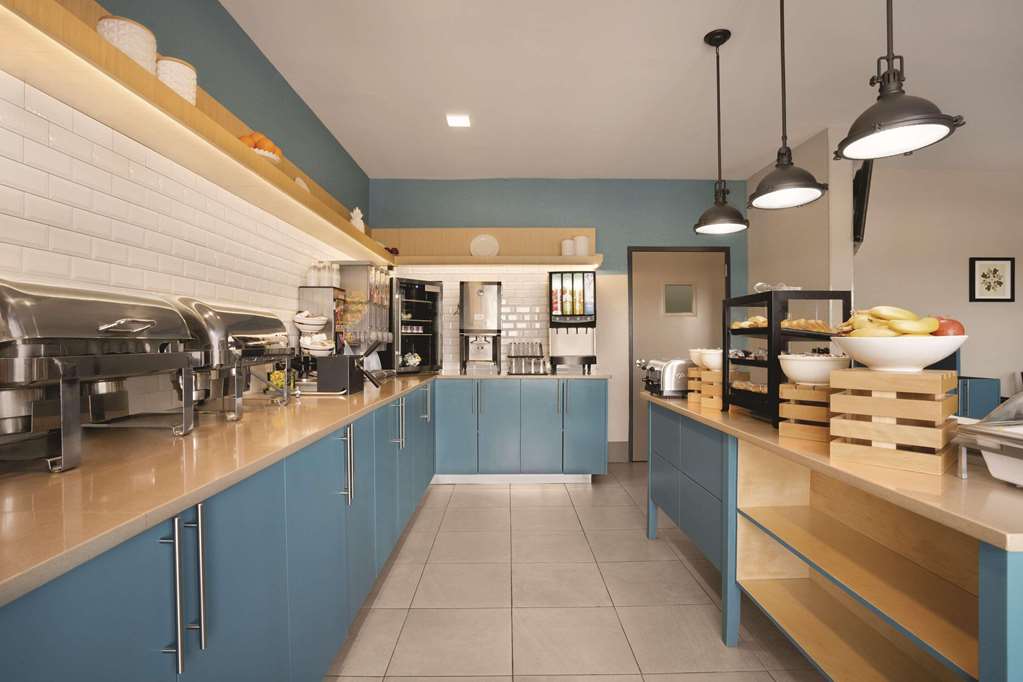 Country Inn & Suites by Radisson Moline Airport - photo 16