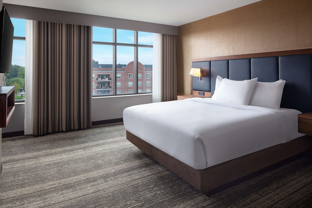 Embassy Suites by Hilton South Bend at Notre Dame - photo 13