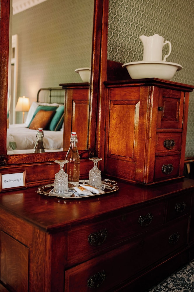 White House Hotel - photo 12