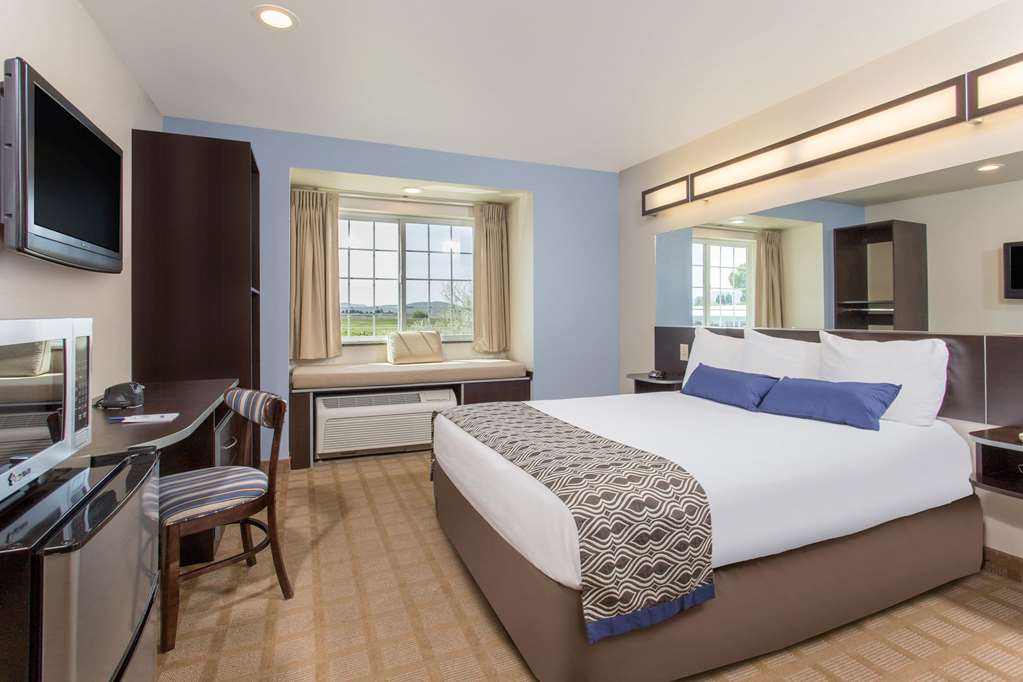 Microtel Inn & Suites by Wyndham Klamath Falls - photo 7