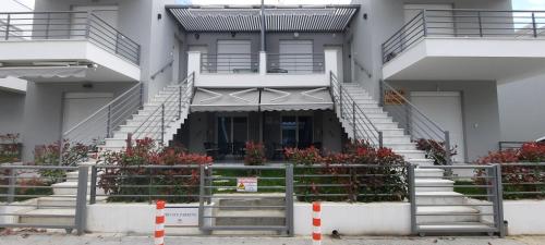 Kalofas Apartments Amaryllis — 4-Star Luxury Hotel in Paralia Ofryniou, Greece
