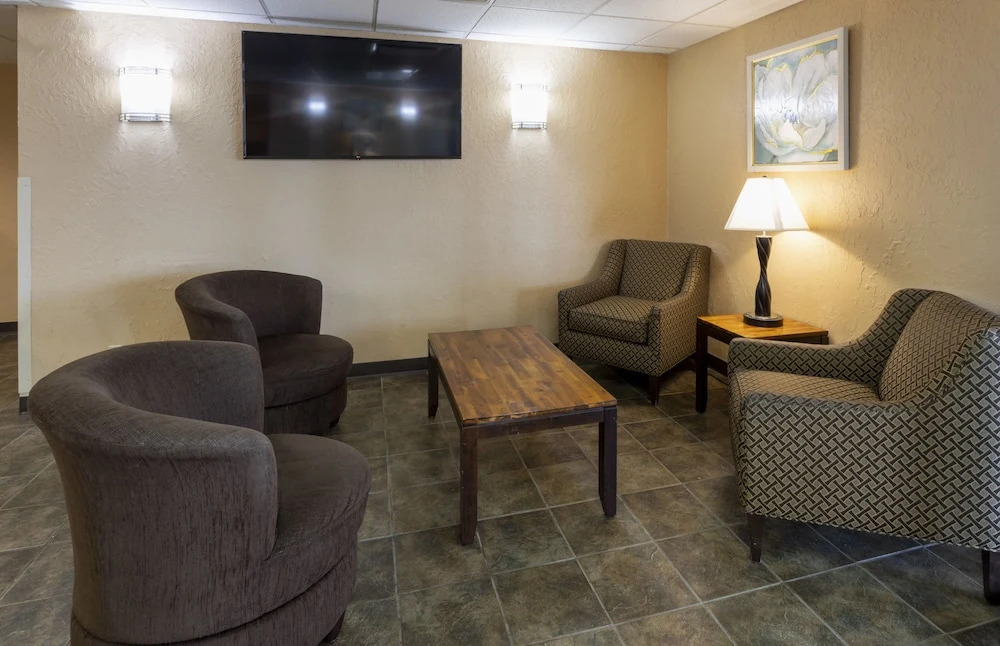 Hospitality Inn Suites — Rochester