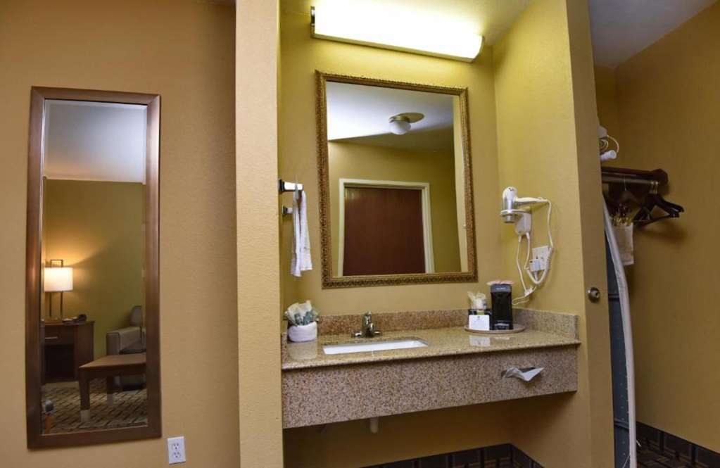 Best Western Zachary Inn - photo 15