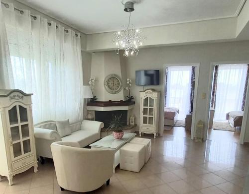 Alina's Place 2 — 4-Star Luxury Hotel in Sparti, Greece