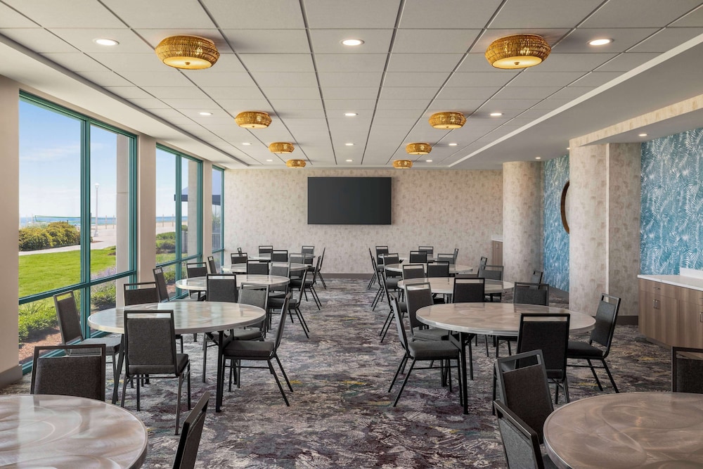 Hampton Inn Virginia Beach Oceanfront South - photo 82