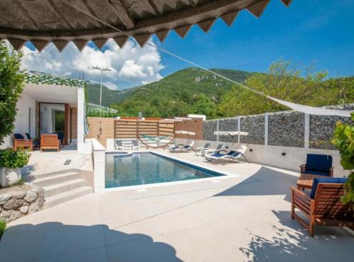 Villa D Apartments — 4-Star Luxury Hotel in Budva, Montenegro