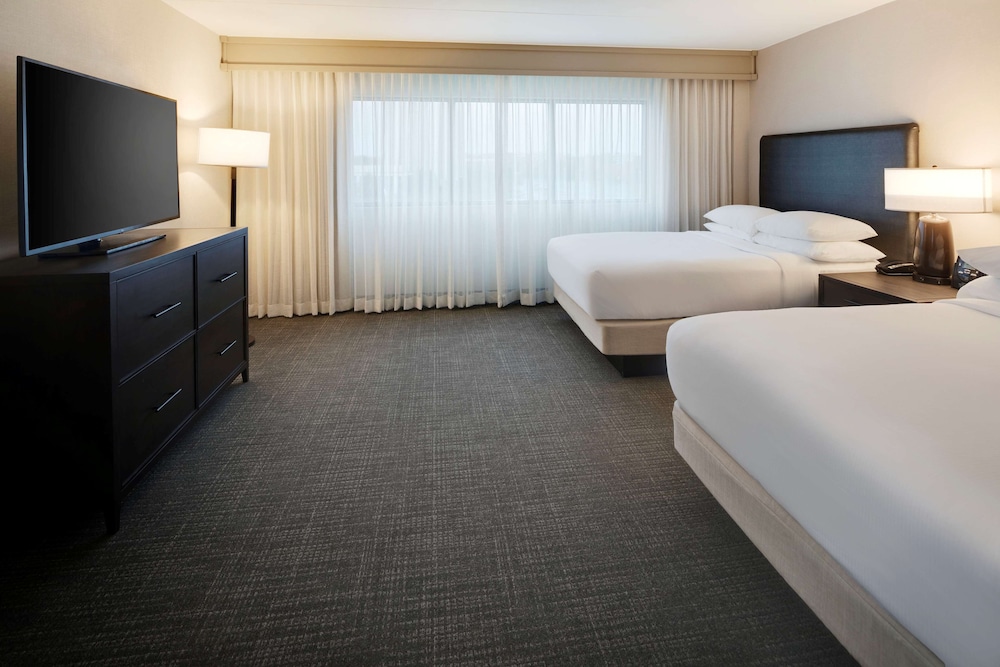 Embassy Suites by Hilton Detroit Troy Auburn Hills - photo 11