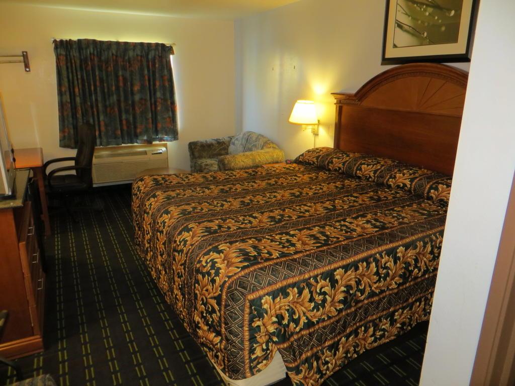 Knights Inn Memphis at Macon Cove - photo 11
