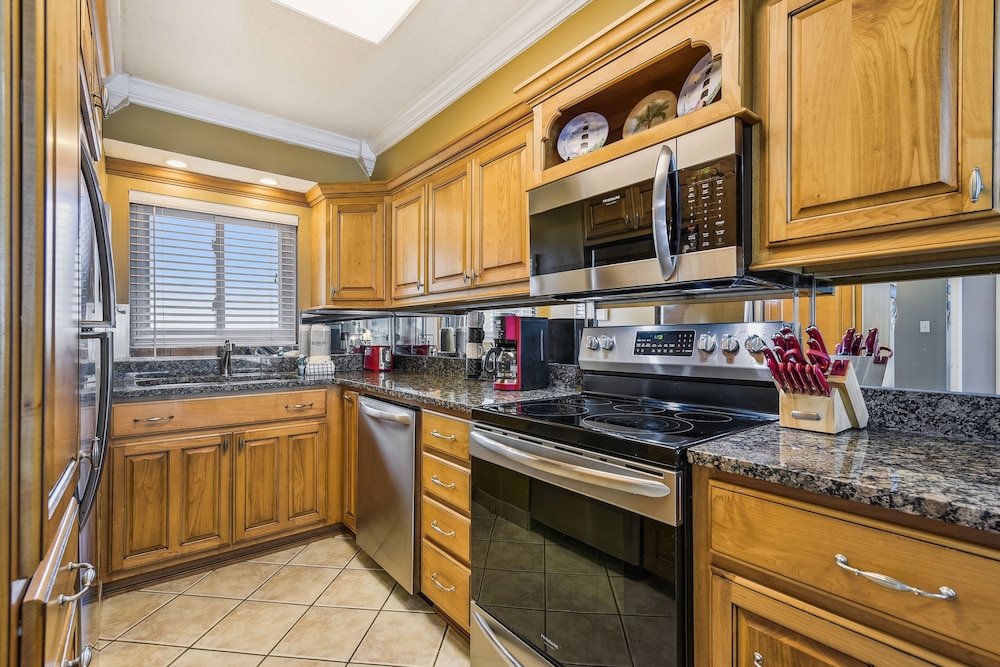 Regency Towers by Book That Condo - photo 28