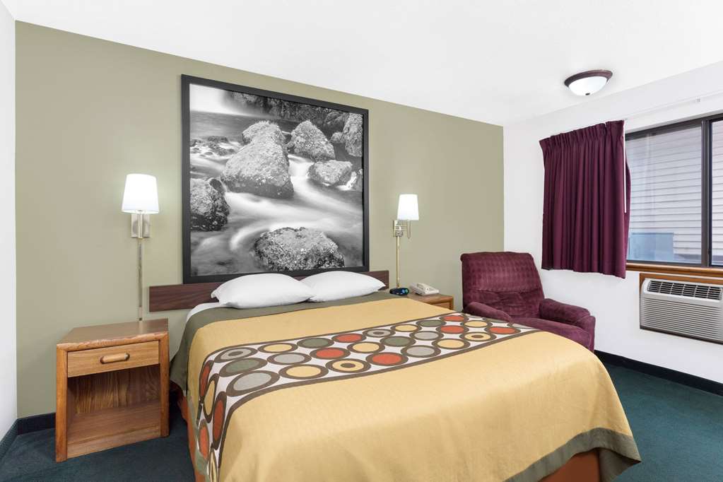 Super 8 by Wyndham Antigo - photo 11