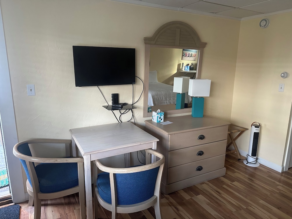 Vineyard Harbor Motel Private Beach - photo 176