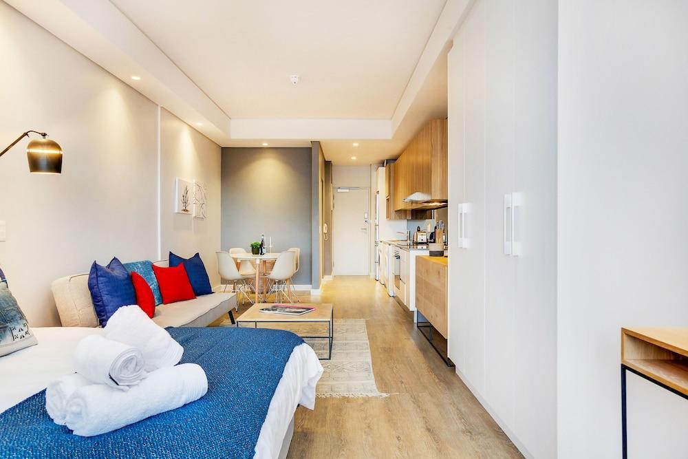 City View Balcony Apartment 908