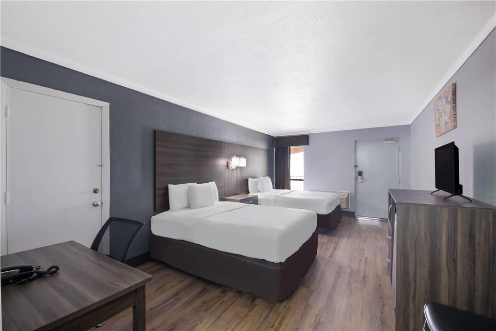 Econo Lodge Austin North near The Domain - photo 13