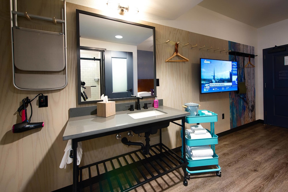 Moxy New Orleans Downtown French Quarter - photo 27