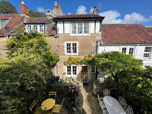 Bradford on Avon holiday cottage 4 bedroom near Bath — 4-Star Luxury Hotel in Bradford-On-Avon, United Kingdom