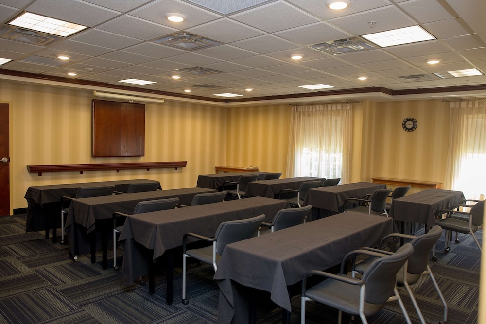 Hampton Inn & Suites Alexandria - photo 31
