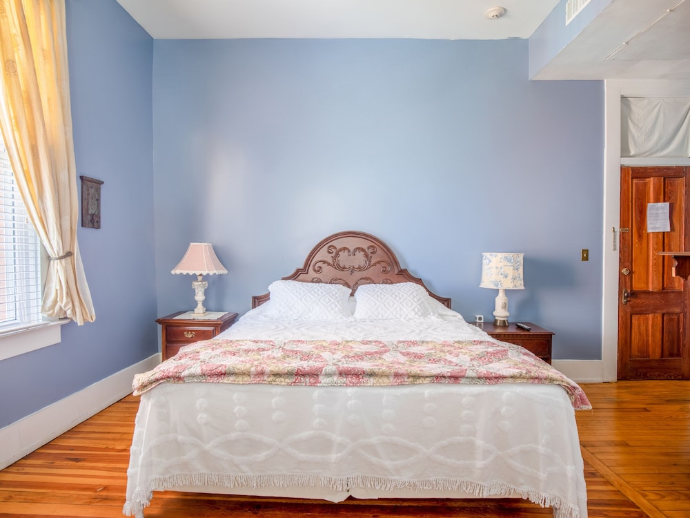 The Belmont Inn - photo 17