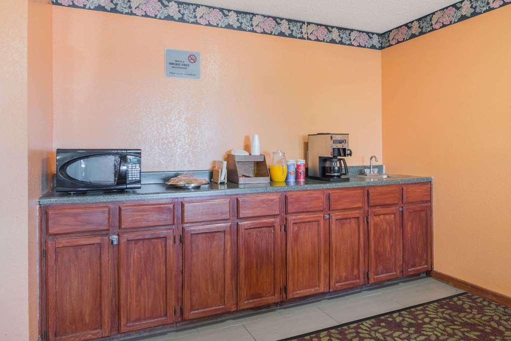 Knights Inn Ferguson MO - photo 16
