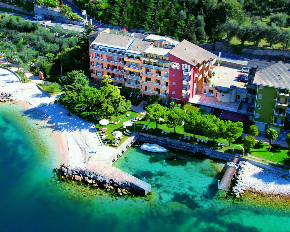 Hotel Du Lac Relax Attitude Hotel in Brenzone, Italy