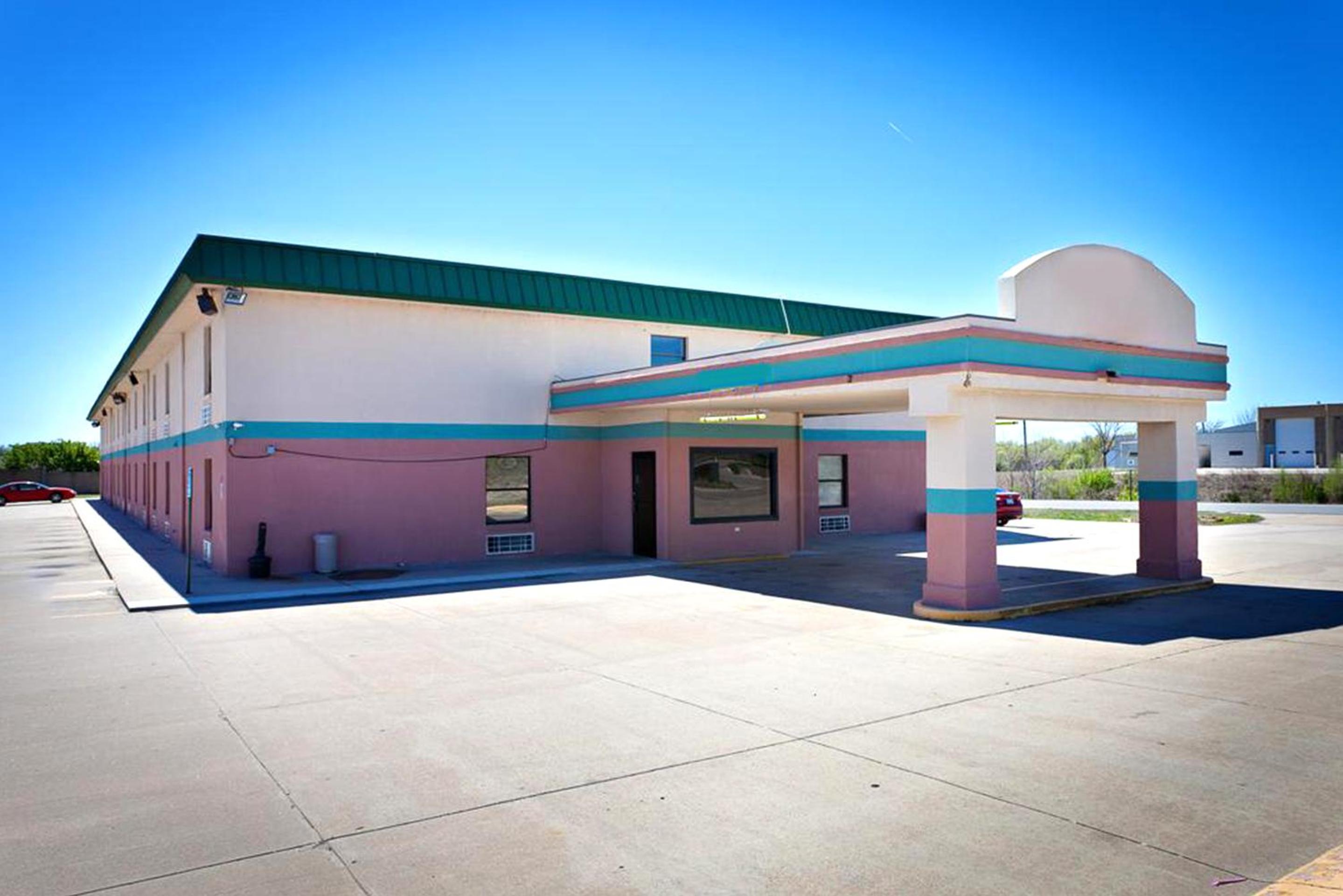 Days Inn by Wyndham Park City Kansas - photo 2