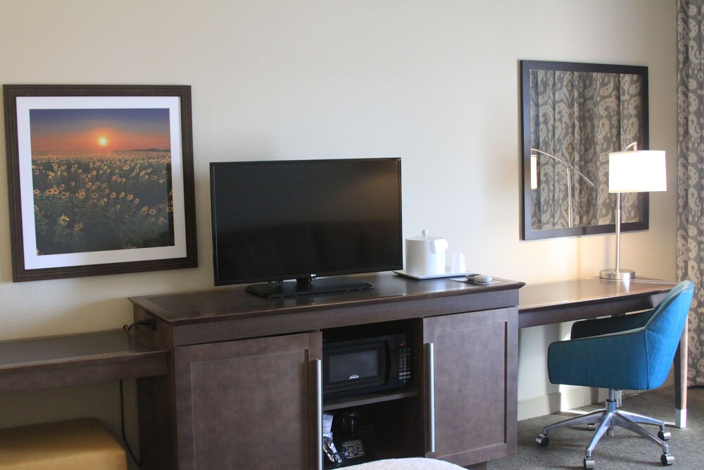 Hampton Inn Pratt - photo 21