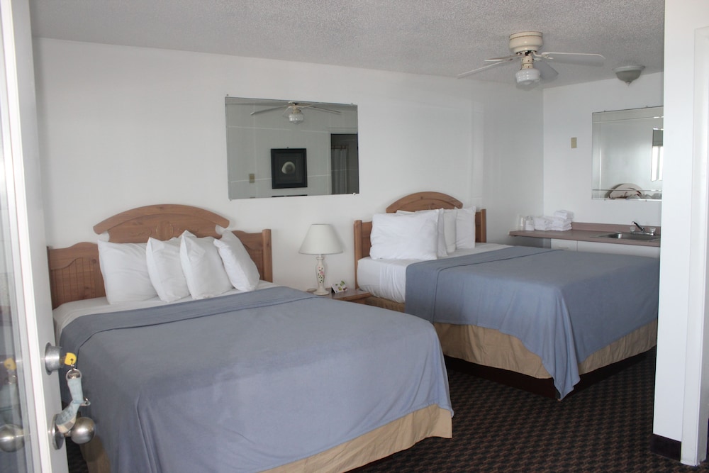 Sandcastle Beachfront Inn - photo 9