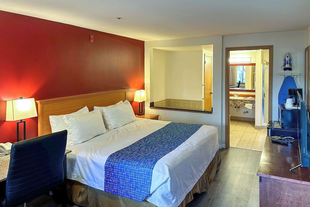Econo Lodge Edmonds North Seattle - photo 16
