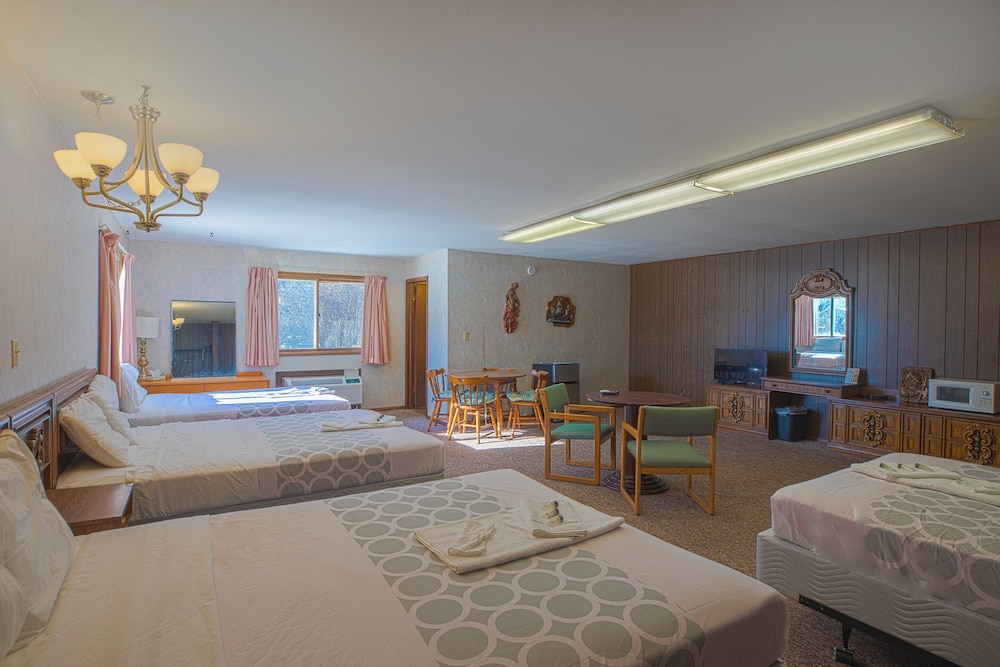 Love Hotels Tomahawk by OYO at Lake Mohawksin WI - photo 6
