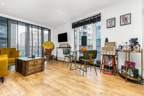 Chic Urban Apartment In Shoreditch 2 bed 2 bath — 4-Star Luxury Hotel in London, United Kingdom