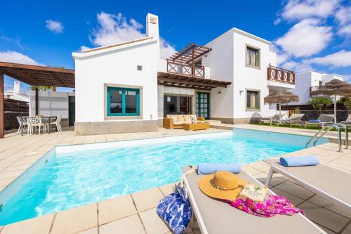 Villa Ariel — 4-Star Luxury Hotel in Playa Blanca, Spain