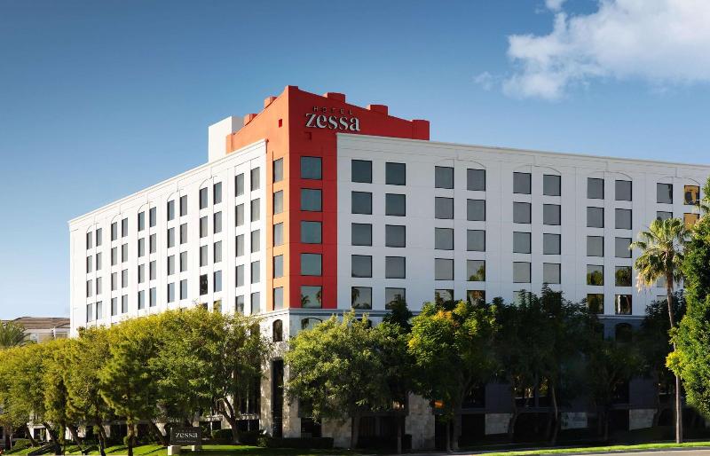 Hotel Zessa Orange County Airport a DoubleTree by Hilton - photo 18