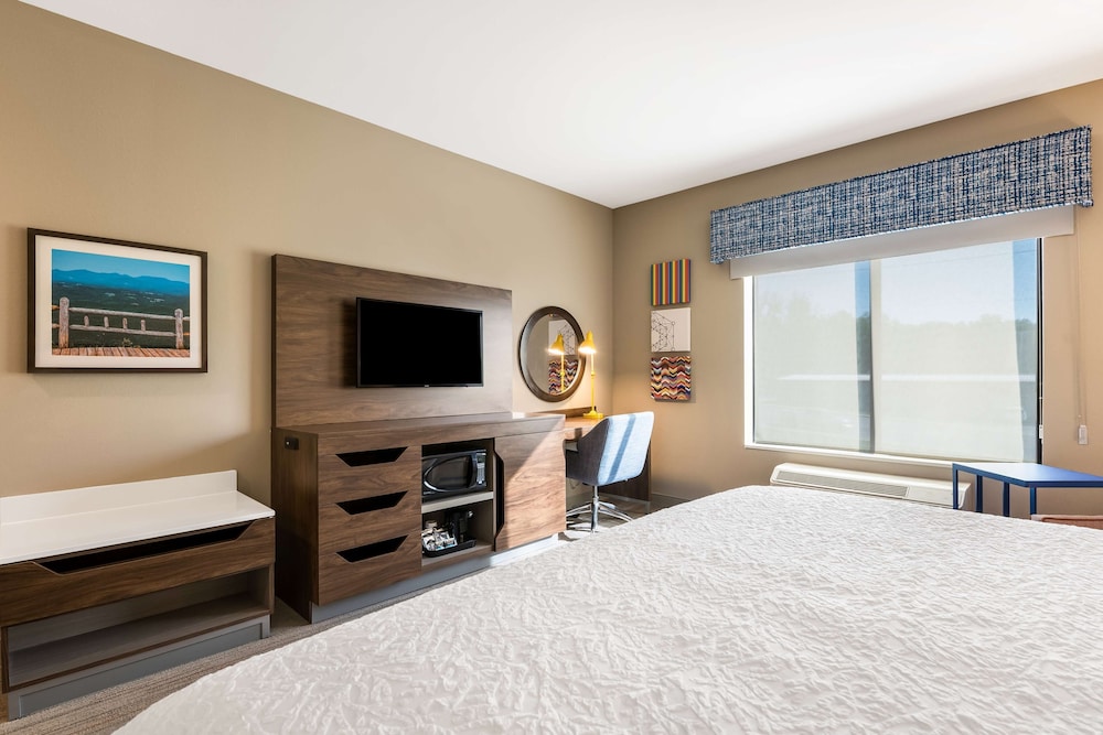 Hampton Inn Batesville - photo 14