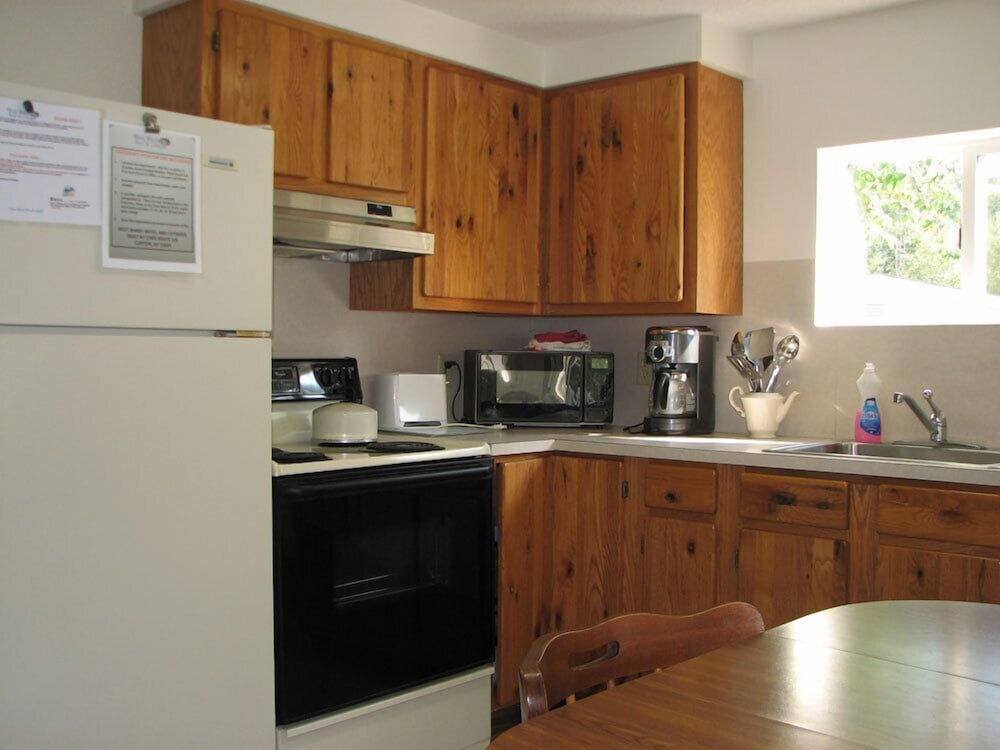 West Winds Motel & Cottages - photo 44