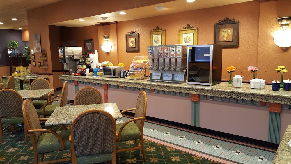 Days Inn by Wyndham Durham Near Duke University - photo 62