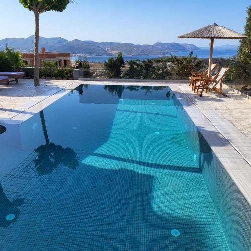 Stergiou Luxury Apartments with shared pool — 4-Star Luxury Hotel in Anavyssos, Greece