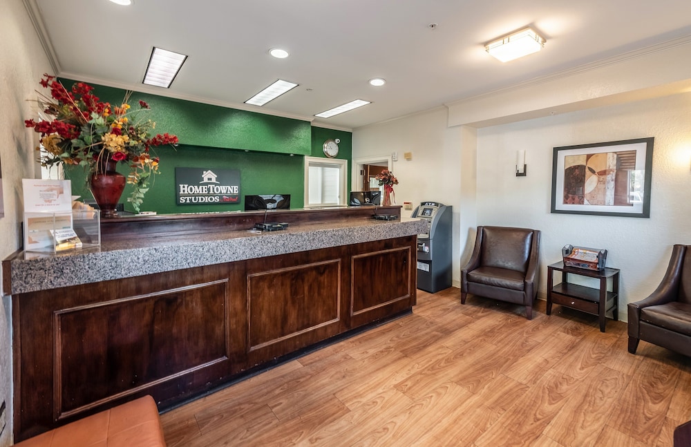 HomeTowne Studios by Red Roof Orlando South - photo 4
