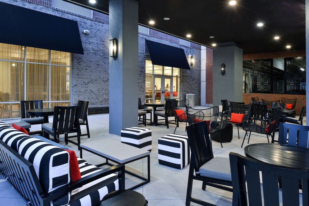 Hampton Inn & Suites Greensboro Downtown - photo 41